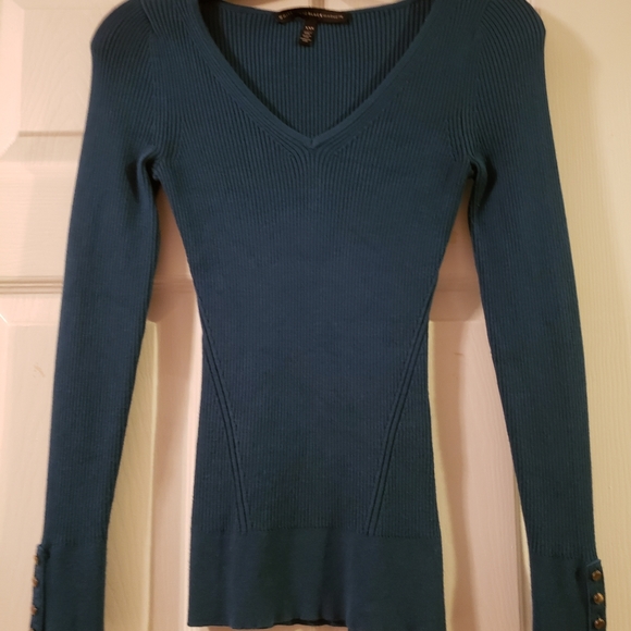 Detailed sleeve Sweater - Picture 1 of 4